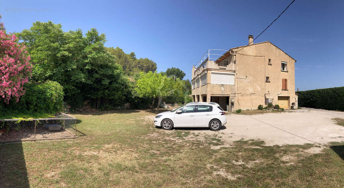 Appartement à PERNES-LES-FONTAINES