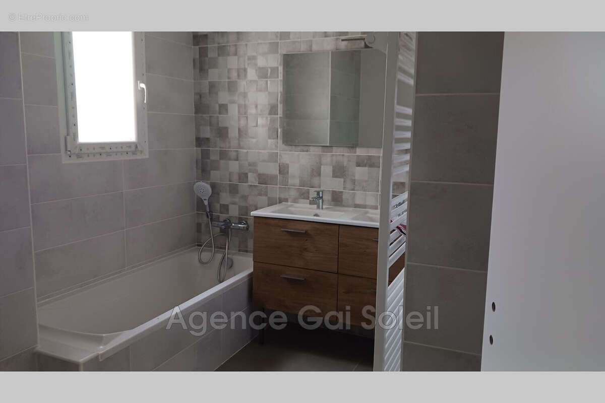 Maison à NISSAN-LEZ-ENSERUNE