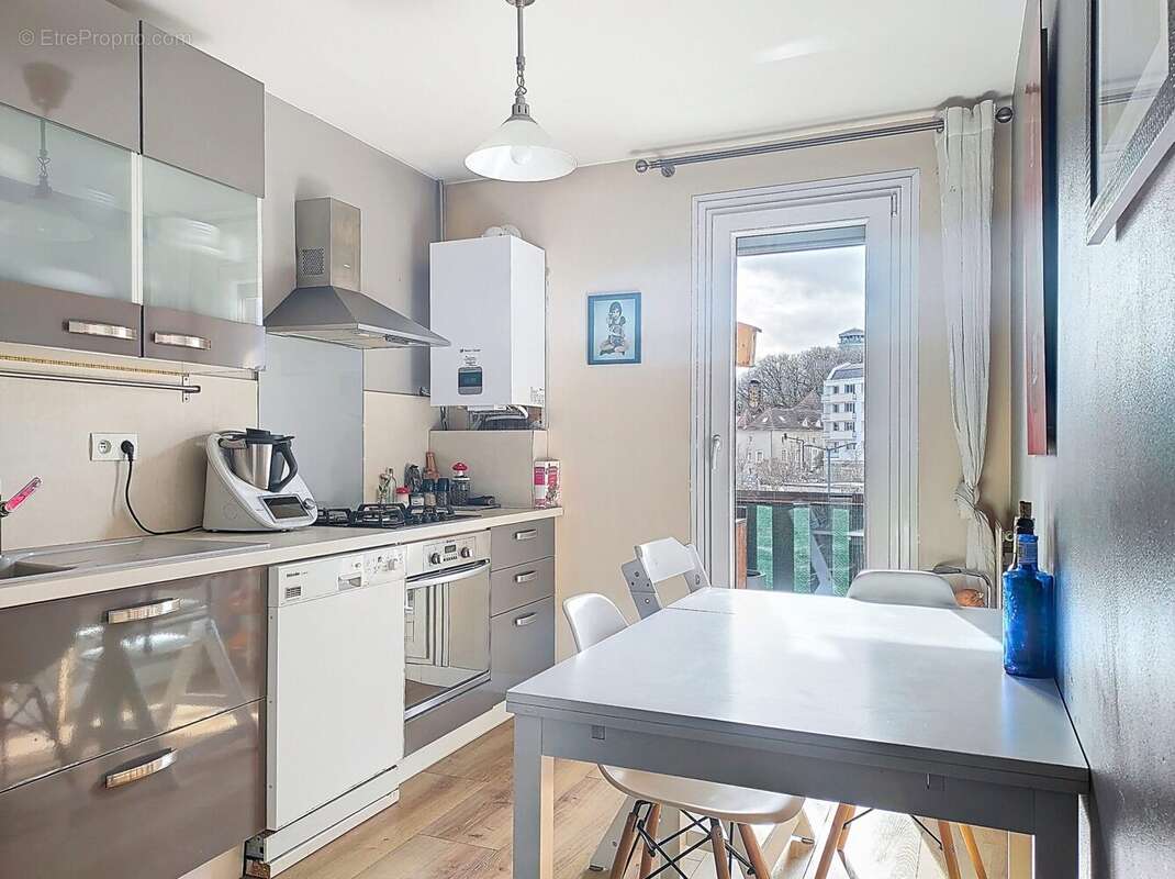 Appartement à LE PONT-DE-CLAIX
