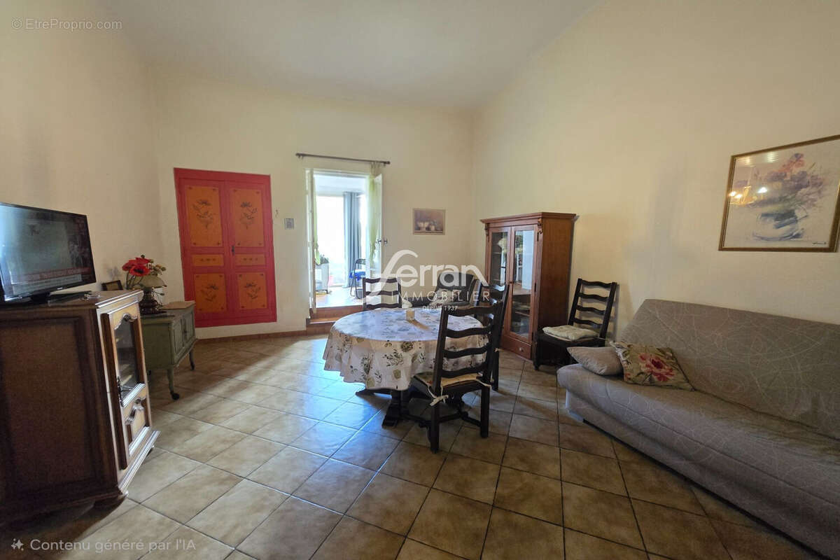 Appartement à SALERNES