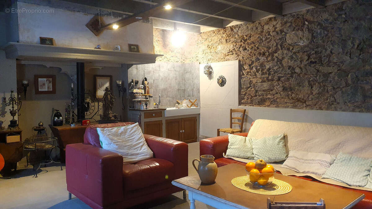 Maison rénovée avec jardin et dépendance  5 chambres possibles  Proche commodités - photo 10
