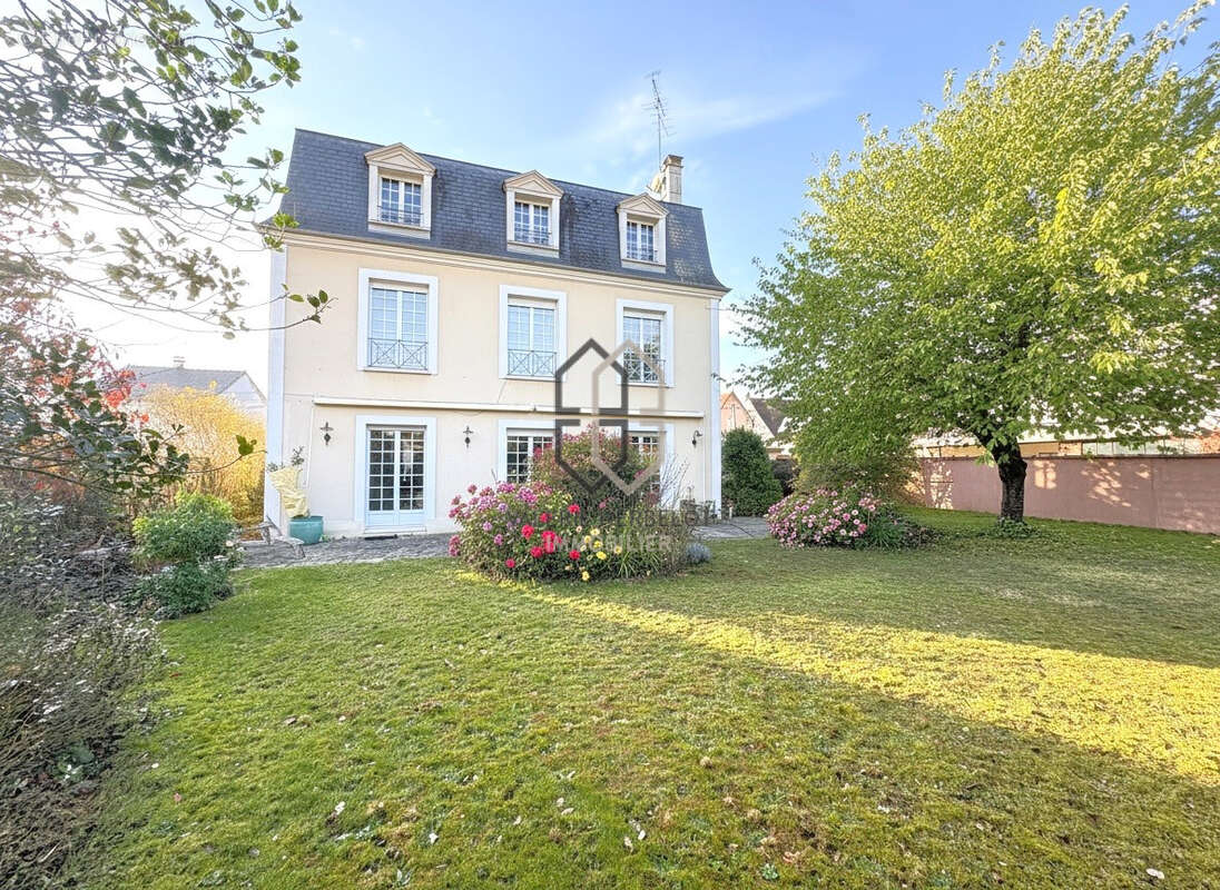 Maison à SAINT-MAUR-DES-FOSSES