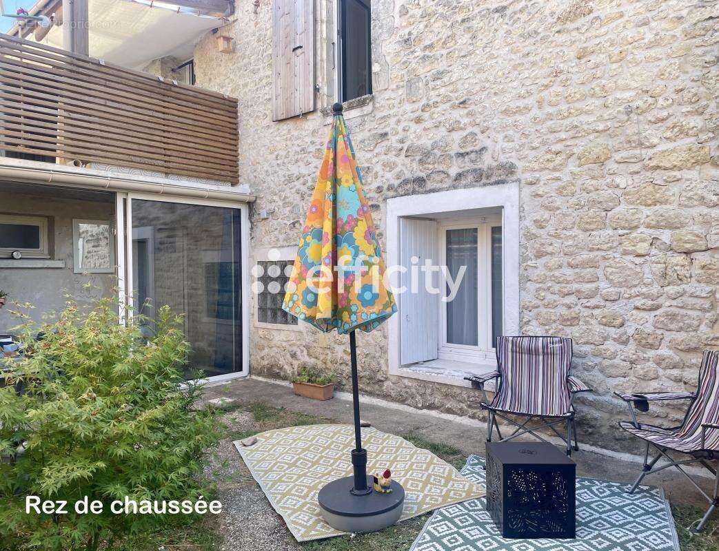 Maison 113 m² à Saint-Just-Luzac  - photo 2
