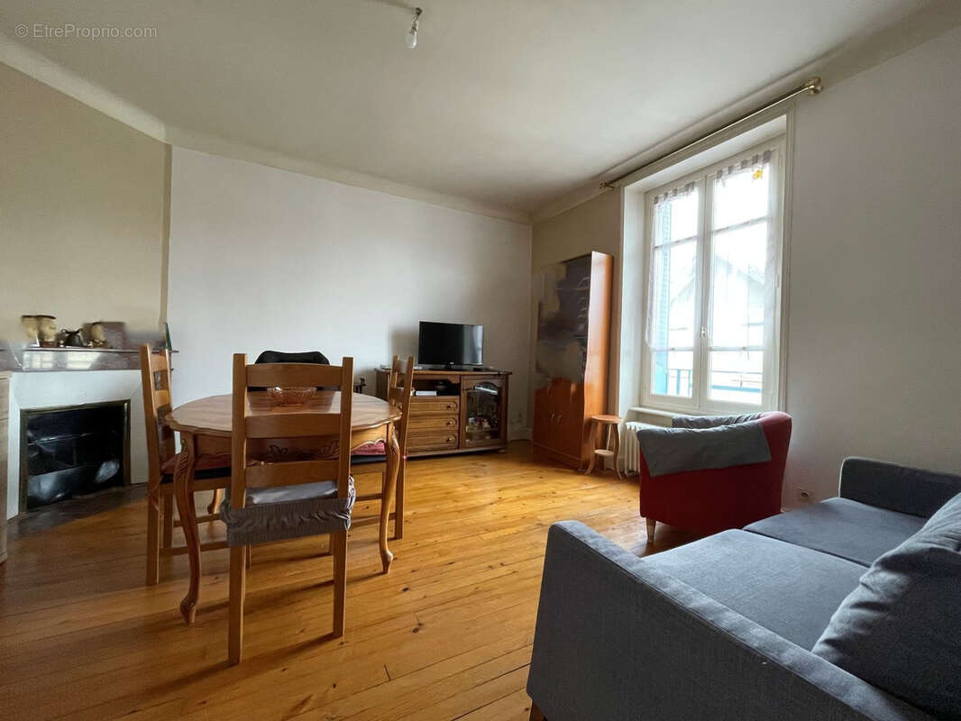 Appartement à RIOM-ES-MONTAGNES