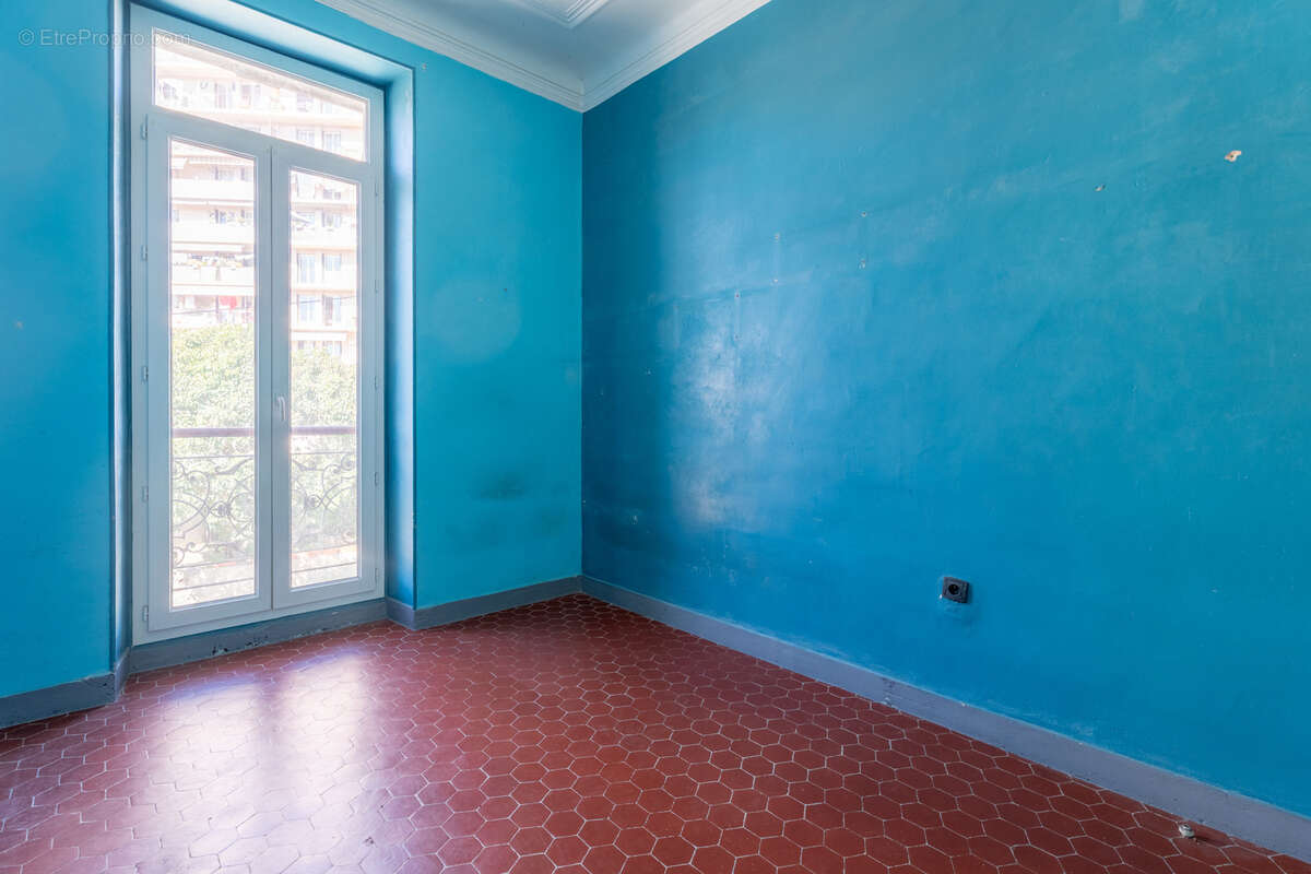 Appartement à MARSEILLE-4E