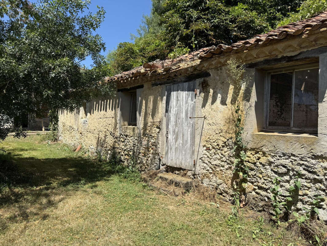 Maison de campagnes avec dépendances à rénover sur 4.8ha proche de Gondrin - photo 6