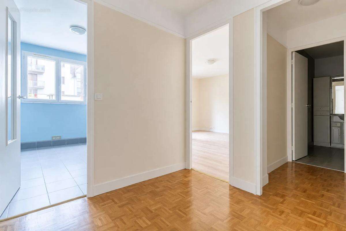 Grand studio lumineux, cave et parking, à Maisons-Laffitte - photo 6