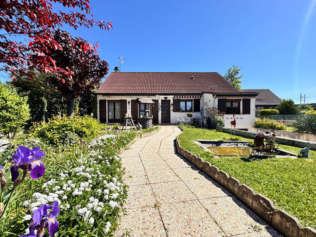 Maison à LONGVIC
