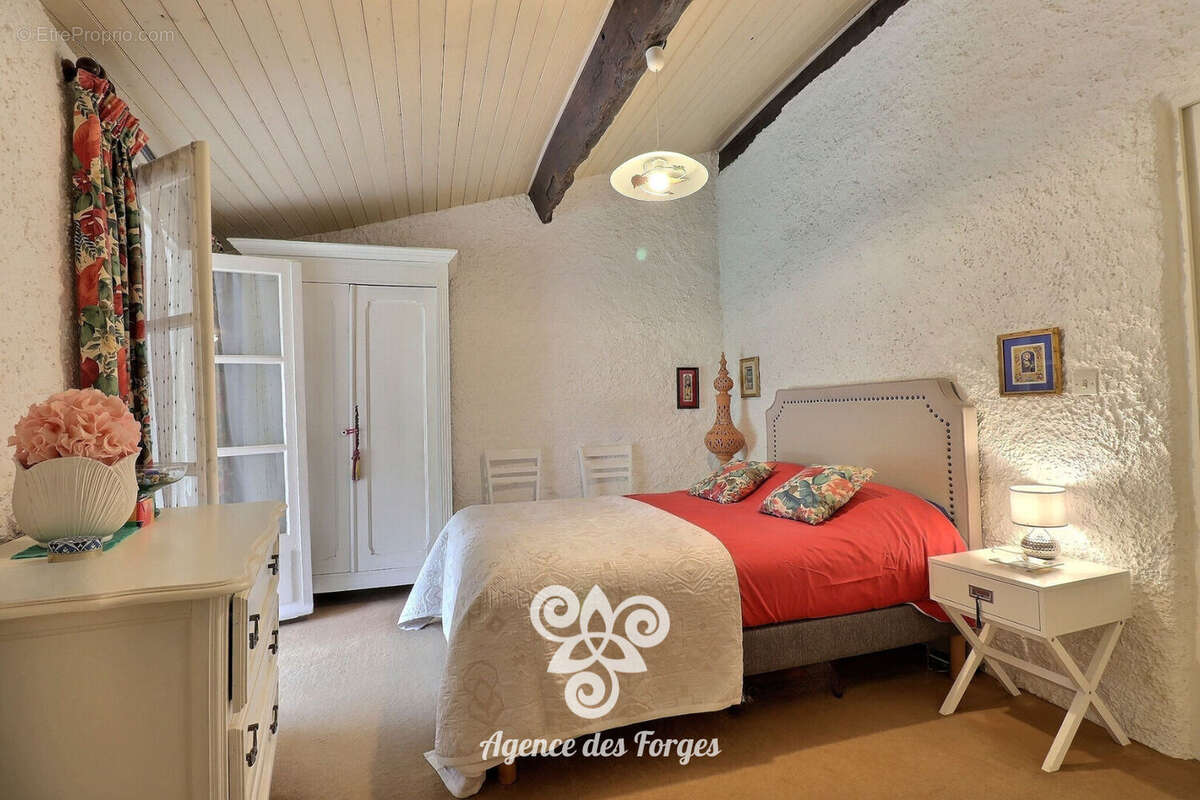 Maison en pierre - 2 chambres, jardin, garage - photo 13