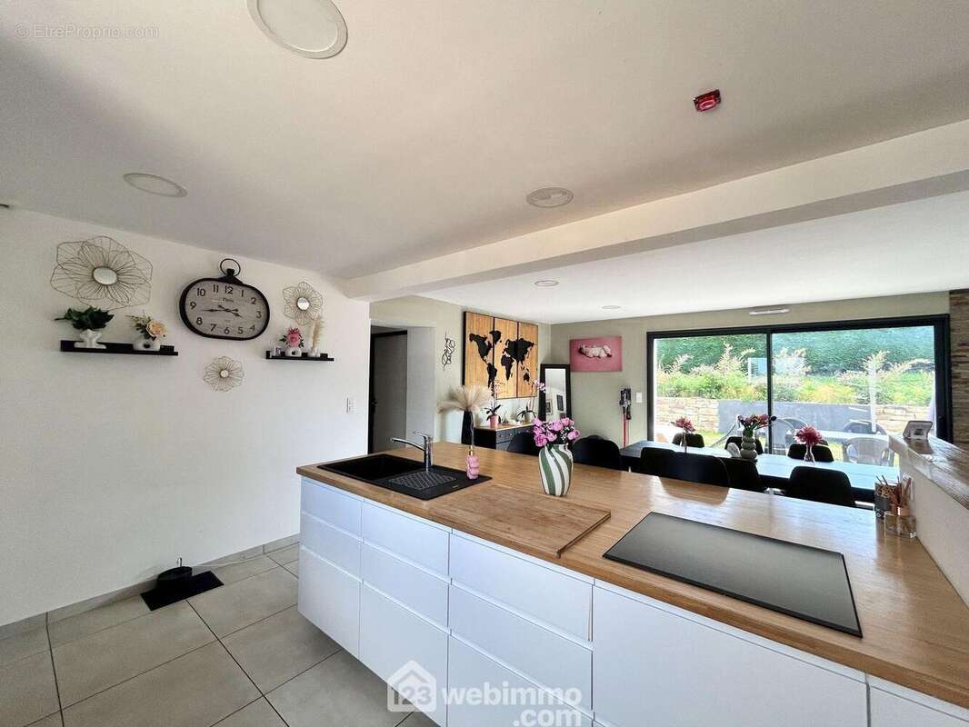 Maison à TREDREZ-LOCQUEMEAU