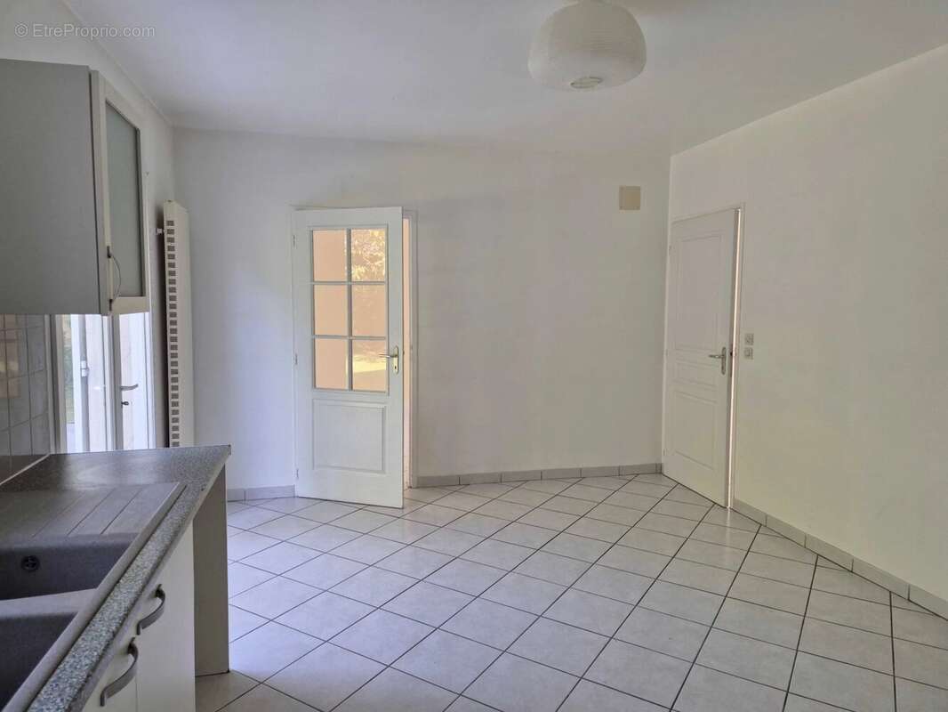 Maison à LE MESNIL-SAINT-DENIS