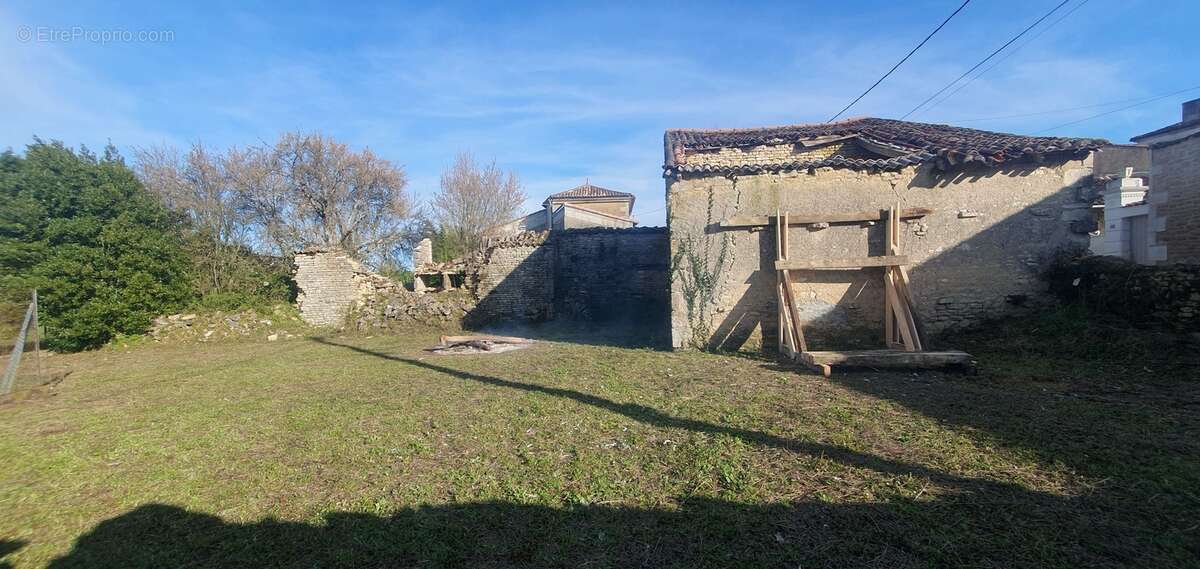 Appartement à SAINT-AMANT-DE-NOUERE