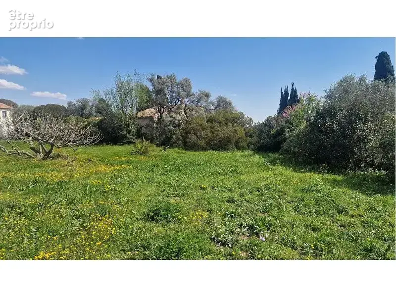 Terrain 400 m² à La Garde  - photo 1