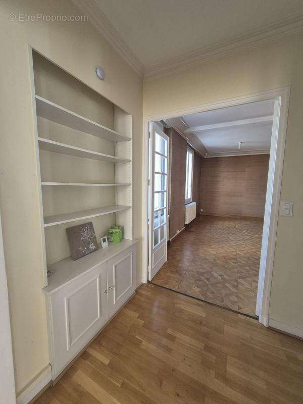 Maison à MONTREAL-LA-CLUSE