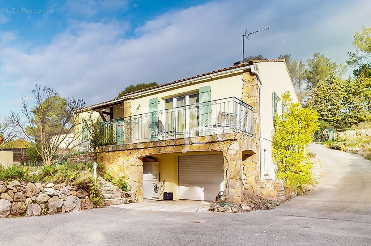 Maison à ROQUEBRUNE-SUR-ARGENS