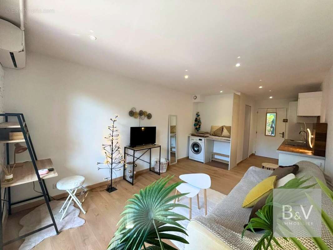 Appartement à VILLENEUVE-LOUBET