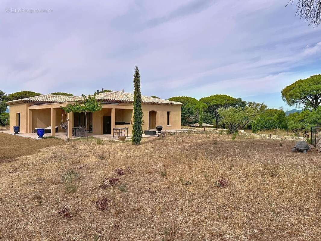 Maison à LA GARDE-FREINET