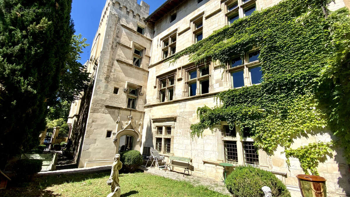 Maison à PERNES-LES-FONTAINES