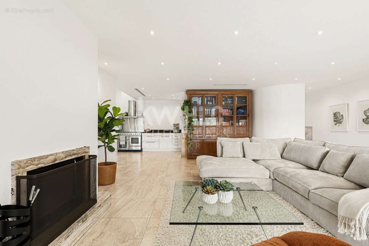 Maison 304 m² à Biot  - photo 8