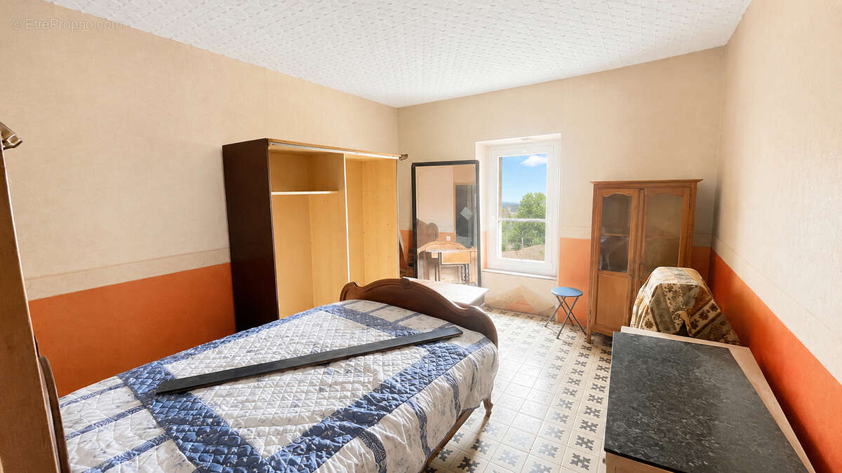 Maison à CRUZY