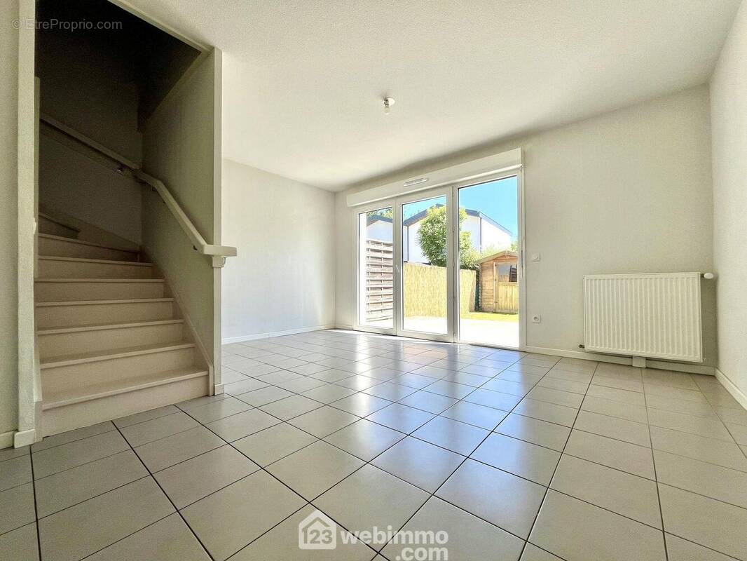 Appartement à PAREMPUYRE
