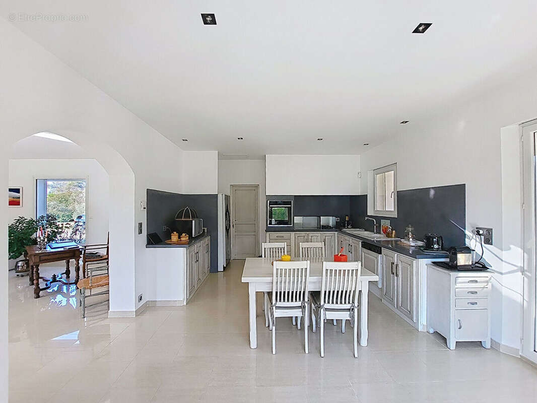 Maison à SAINT-CANNAT