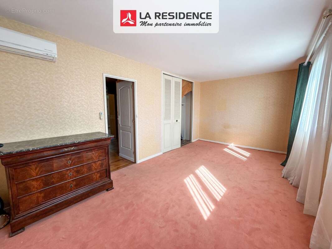 Maison à LE MESNIL-SAINT-DENIS