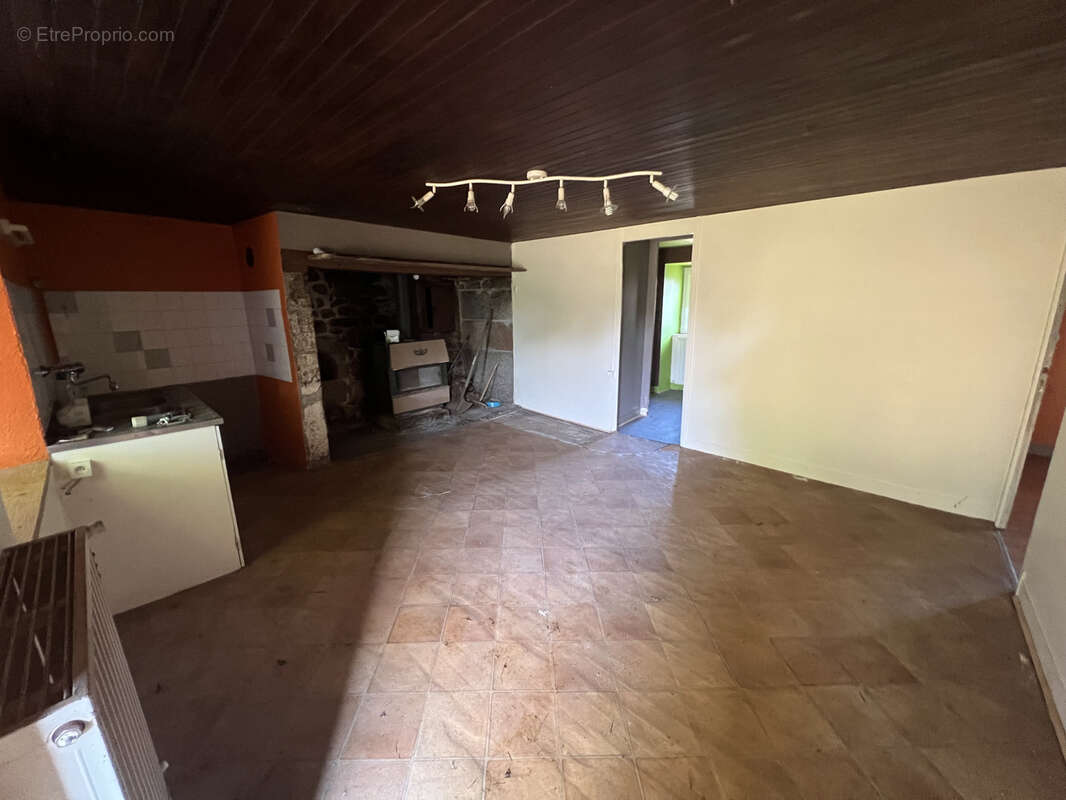 Maison à MOUSTIER-VENTADOUR