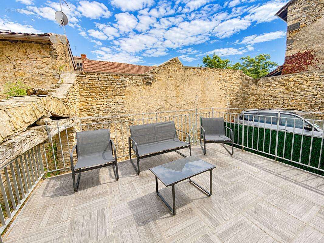 Maison avec  cour et stationnement - photo 3