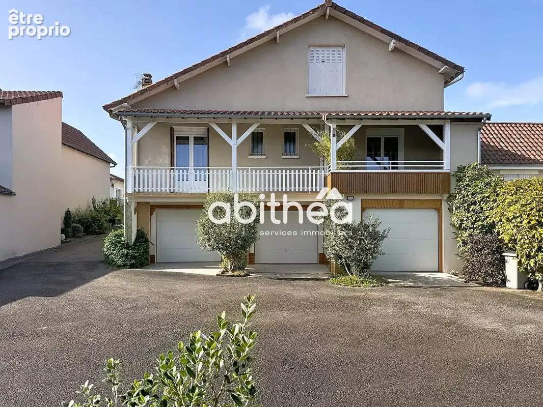 Saint Maurice les Brousses, Jolie maison de bourg sur 1741m2 de terrain. - photo 1
