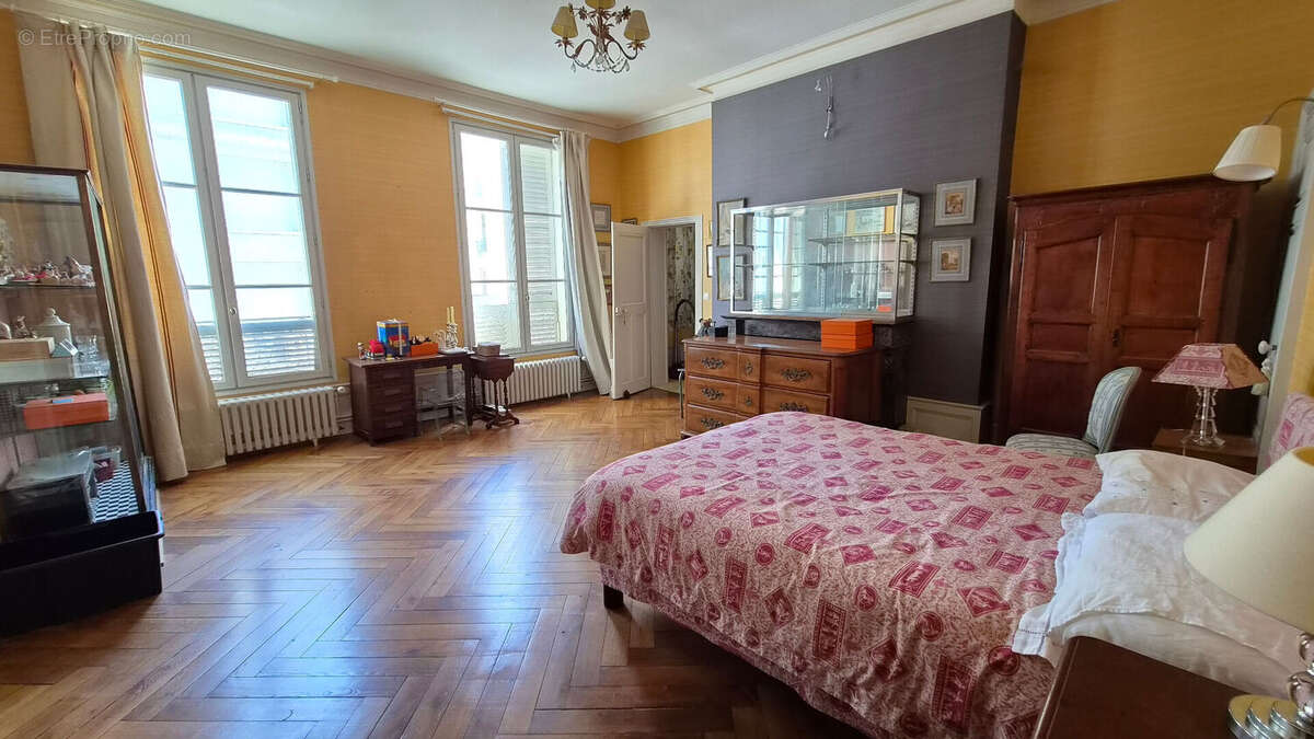 Appartement T5 - 128.57 m² - TOURS - photo 2
