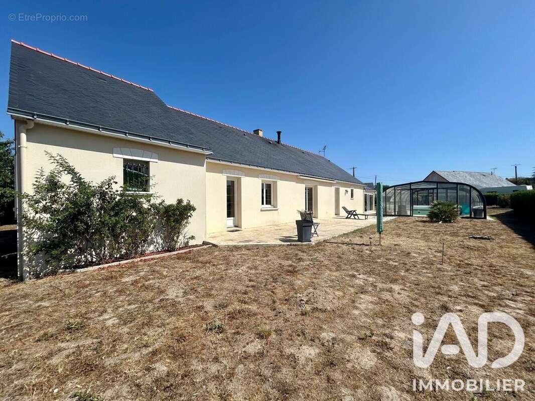 Maison 140 m² à Neuille  - photo 2