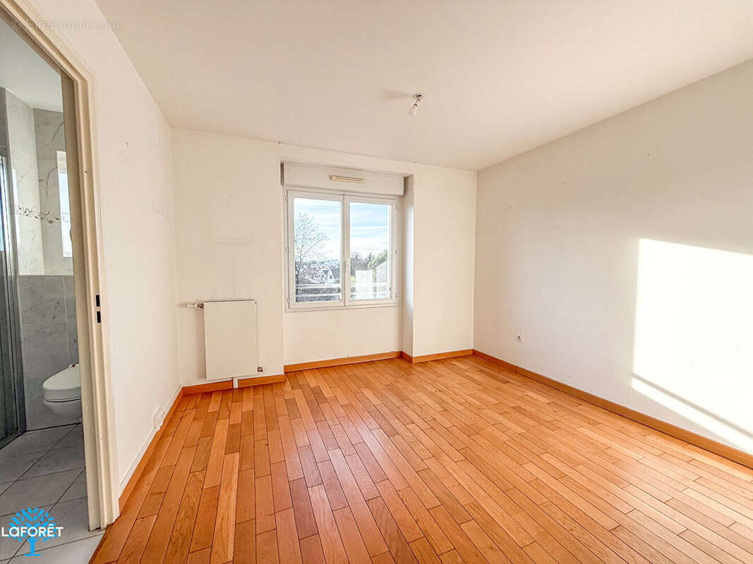 Appartement à SAINTE-GENEVIEVE-DES-BOIS