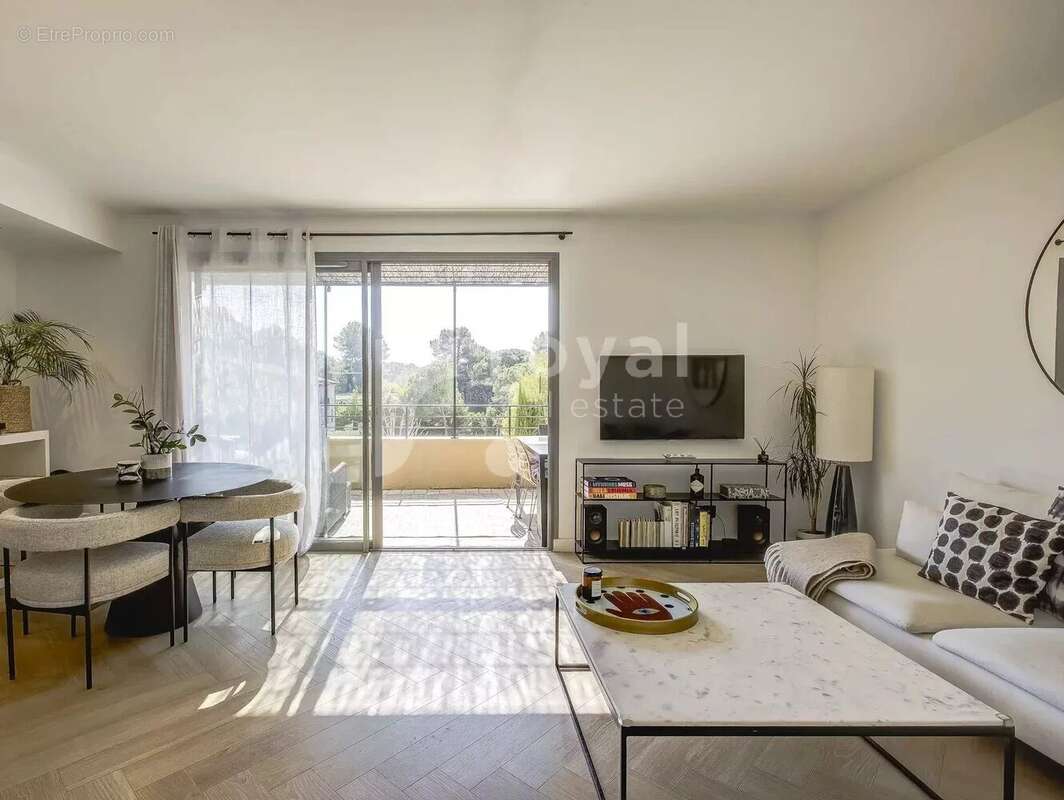 Appartement à MOUGINS