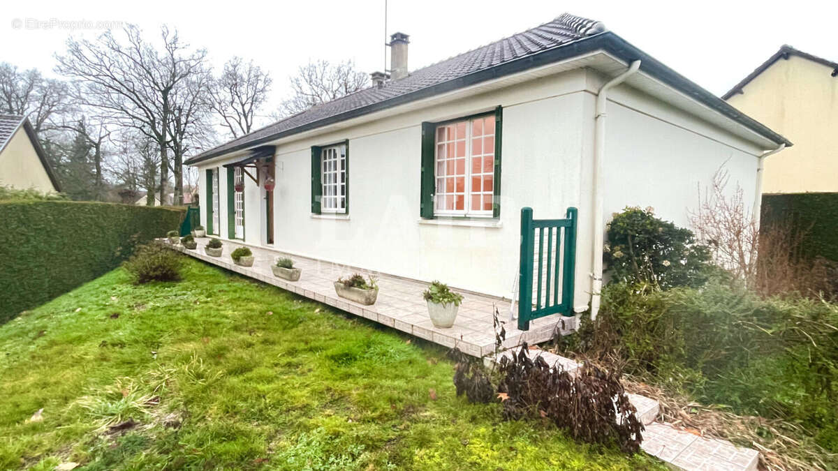 Maison à GESNES-LE-GANDELIN