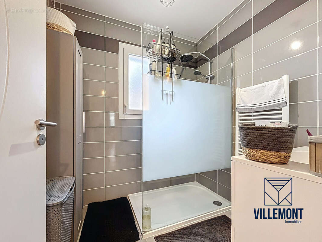 Salle d'eau  - Appartement à MAUGUIO