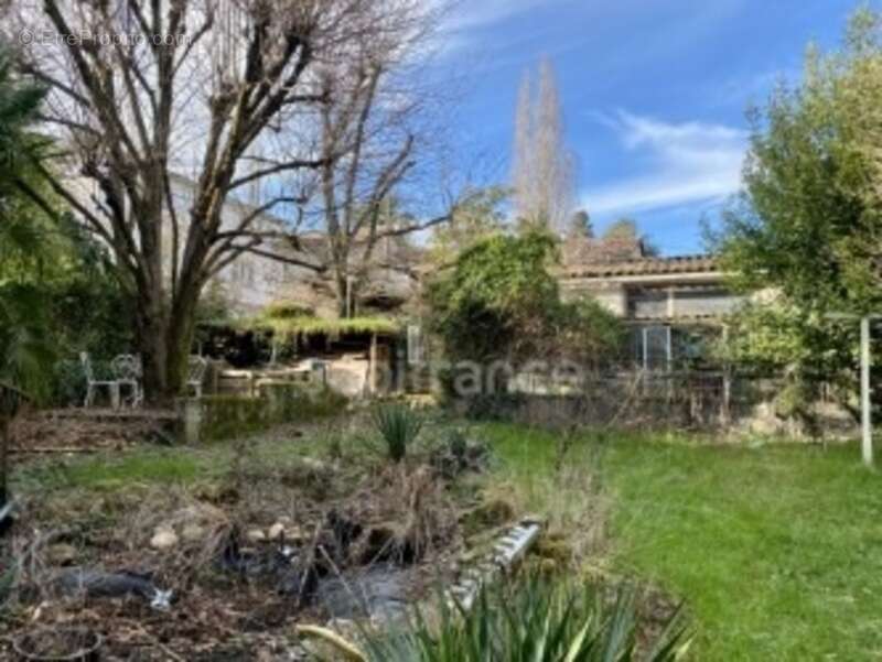 Maison à GREZIEU-LA-VARENNE