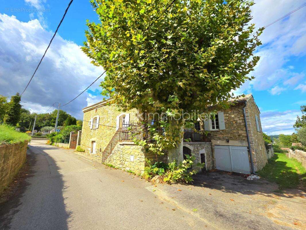 Maison à SAINT-JULIEN-DE-PEYROLAS