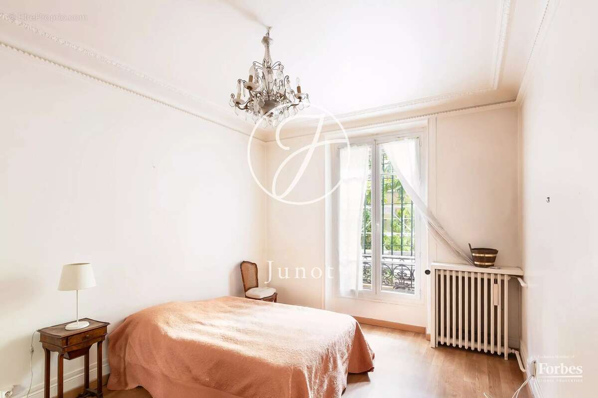 Paris 16e - MAIRIE / TOUR - Appartement - 5 pièces - 91,29m² Carrez - 2/3 chambres - photo 10