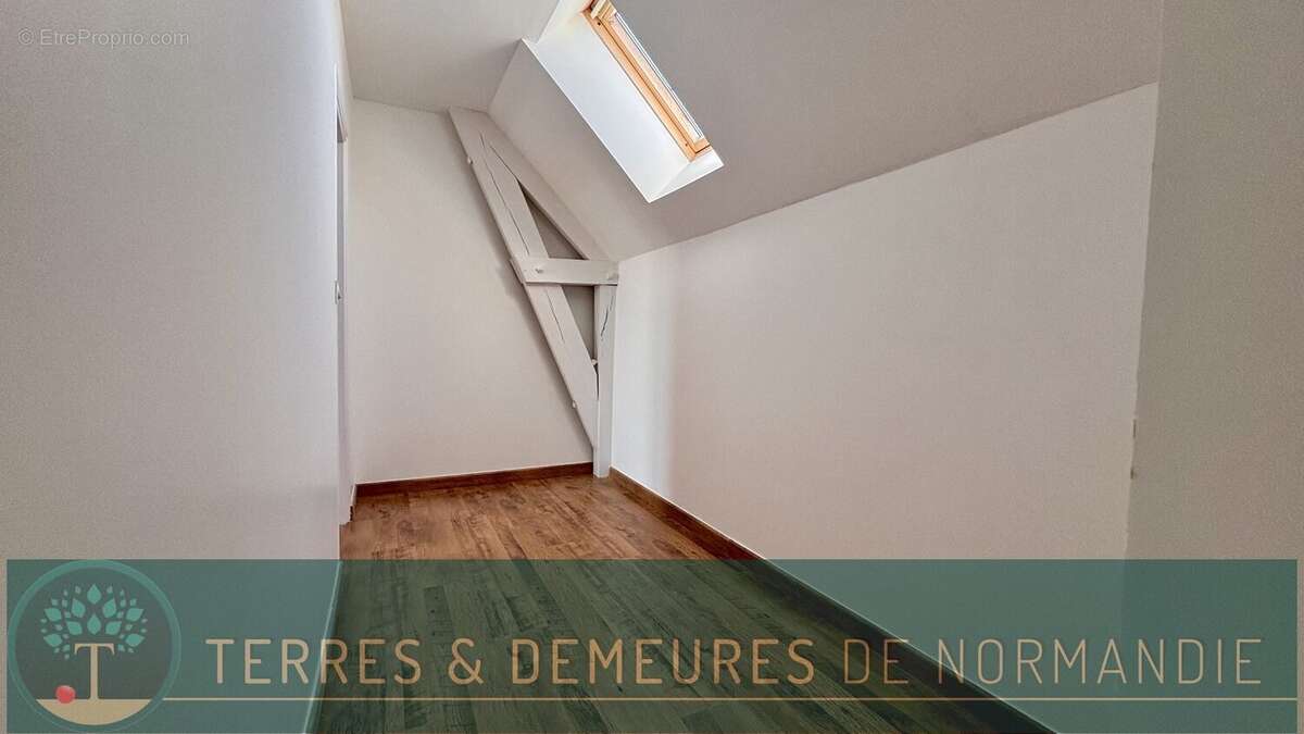 Duplex de 67m² avec deux chambres, place de stationnement, Saint Pierre en Val. - photo 5