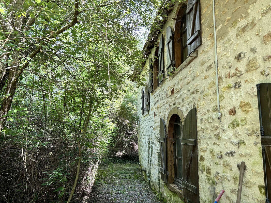 Ancien Moulin à Lignac  -  Propriété sans vis à vis de 249m2 habitables  au coeur de 4 hectares de nature - photo 12