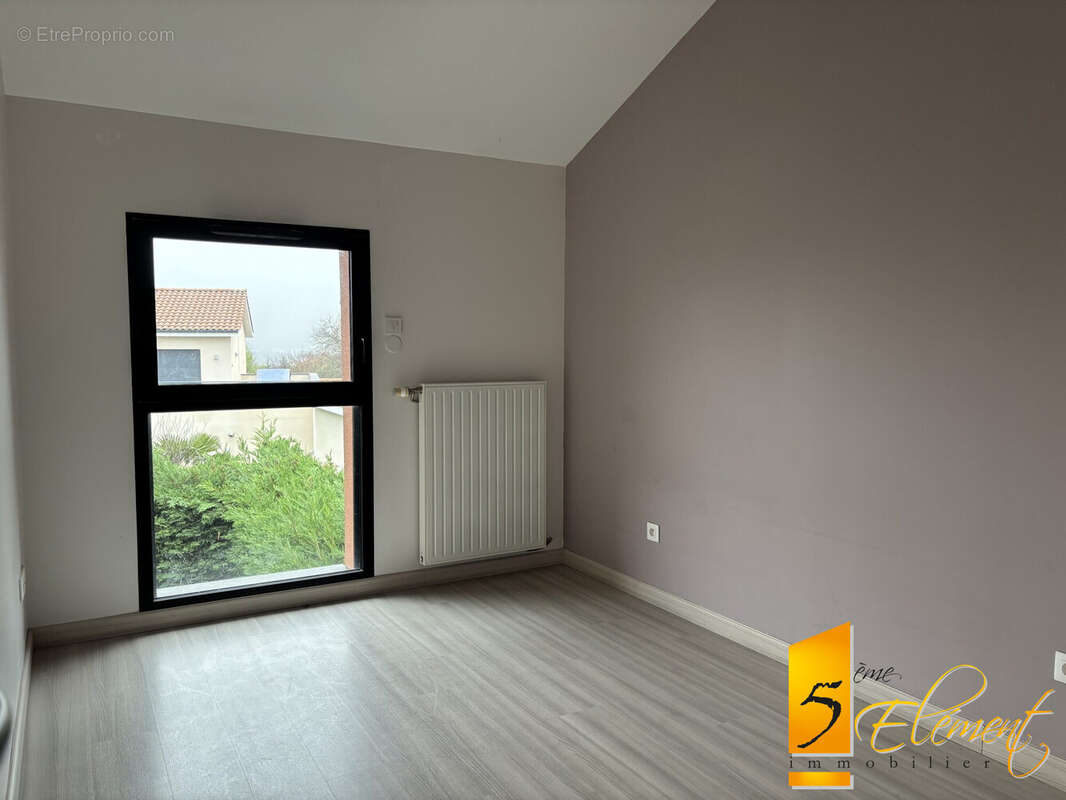 Maison à LA TOUR-DE-SALVAGNY