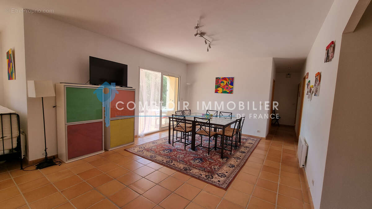 À VENDRE (83) - BARGEMON - Villa avec piscine et vue sur les collines - photo 8