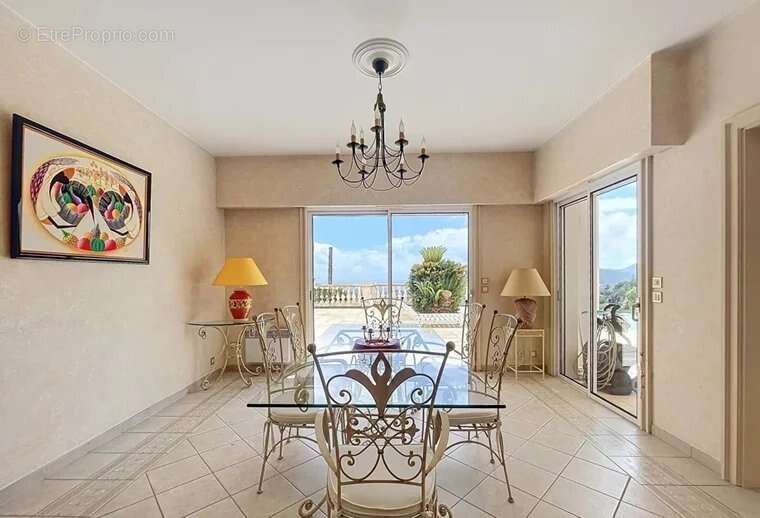 Maison à MANDELIEU-LA-NAPOULE