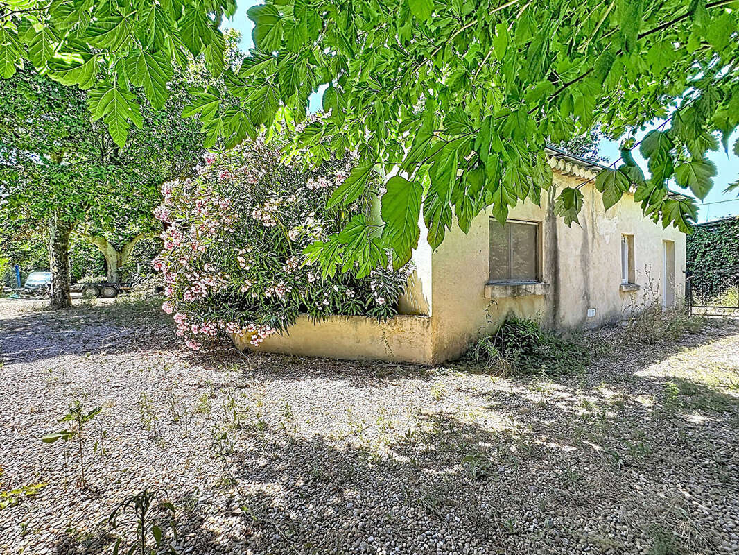Montfavet mas de caractère à rénover - photo 4