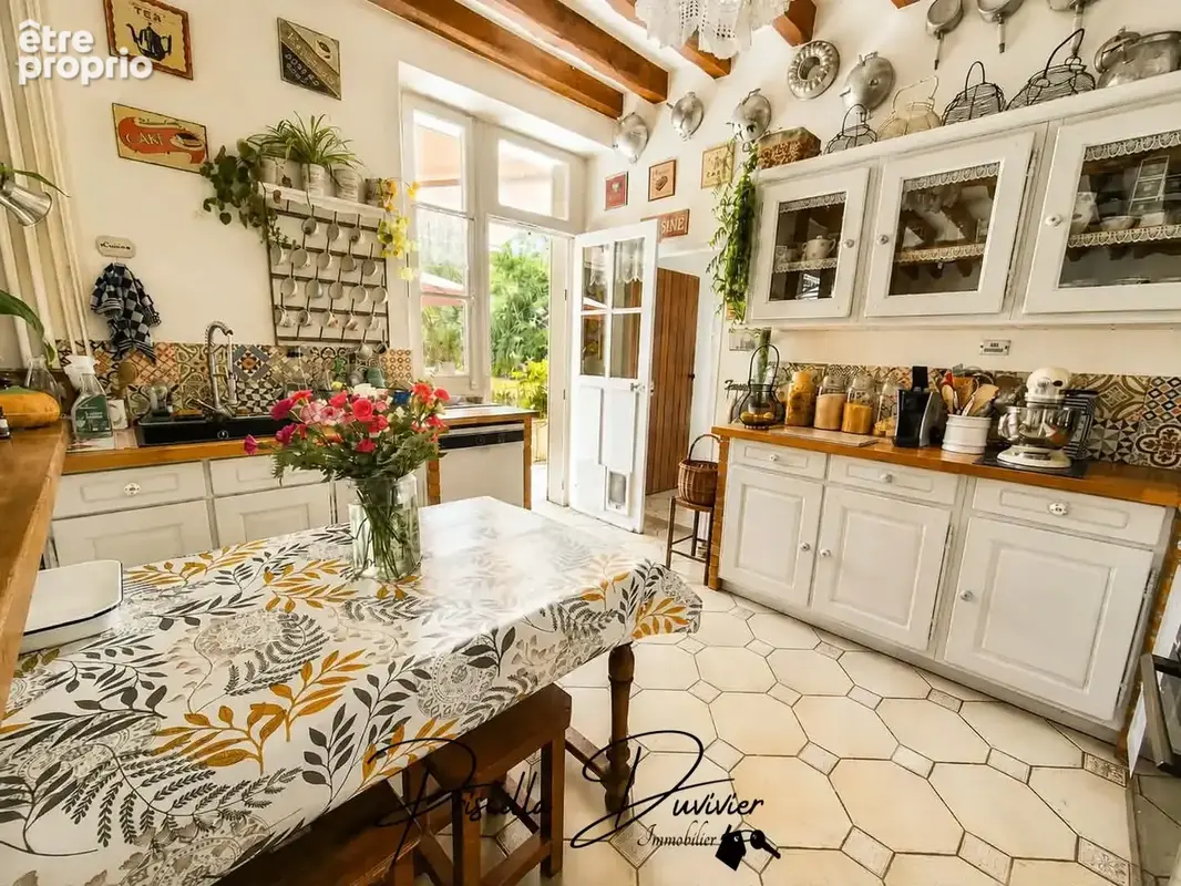 Maison de charme   4 chambres, double garage et terrain de plus de 1 600 m2 - photo 8