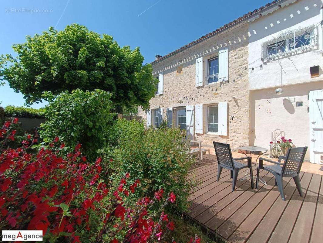 Maison à SAINTE-CROIX-DU-MONT