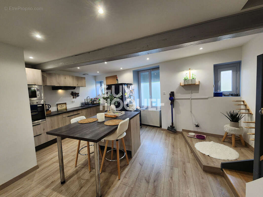 Maison à SAINT-MARTIN-LA-PLAINE