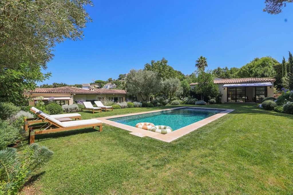Le Cannet - Quartier résidentiel - Elégante villa de plain-pied avec jardin luxuriant , piscine. Calme absolu - photo 2