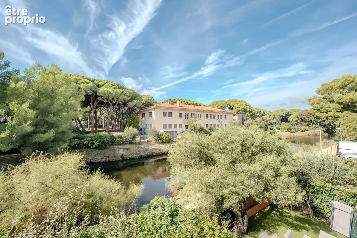 Port de hyeres, studio cabine avec terrasse sud et parking ... - photo 2
